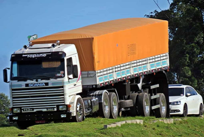 Caminhões arqueados no foco: PRF reforça fiscalização de veículos fora dos  padrões Levantar a traseira do caminhão tornou-se comum, mas gera polêmica  entre caminhoneiros