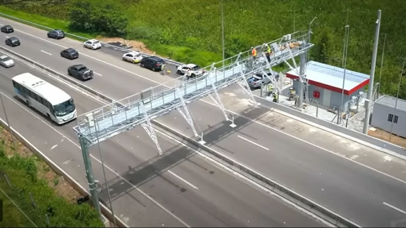 Tecnologia free flow utiliza sensores a laser e câmeras para identificar veículo e cobrar a tarifa de pedágio sem cancela nem necessidade de parada Imagem: Divulgação